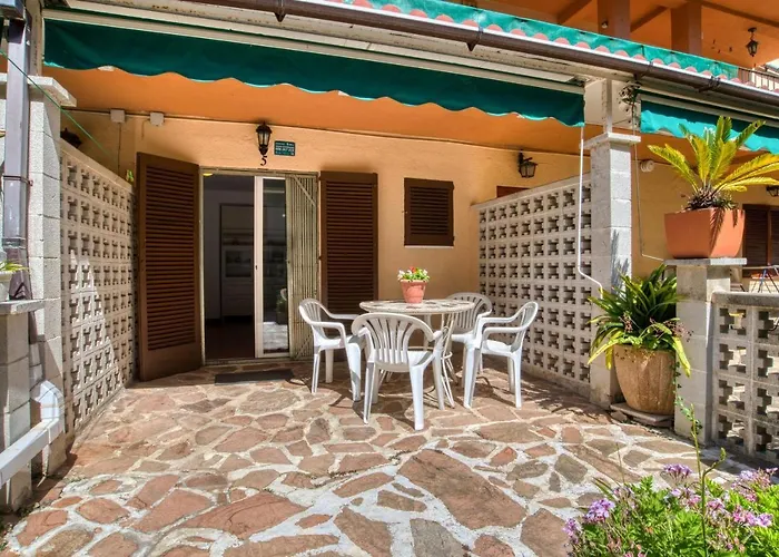 With Terrace Apartamento
